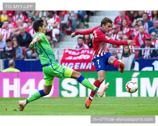 贝蒂斯跻身欧冠区 -老少配-战术组合展现西甲中场新思维