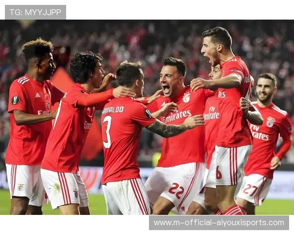 费内巴切利用对手防线身后空间，反击推进速度达每秒八米