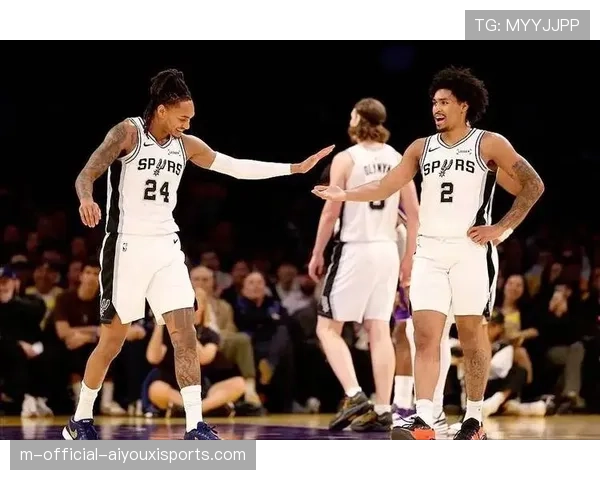 马刺福克斯与文班亚马挡拆后三分命中，打出12比2攻击波彻底击溃对手